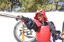 武将に扮したユーキ。
