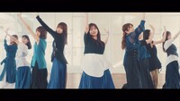 乃木坂46「滑走路」MVのワンシーン。