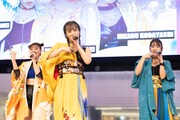 左から小林ひかる、夏焼雅、二瓶有加。