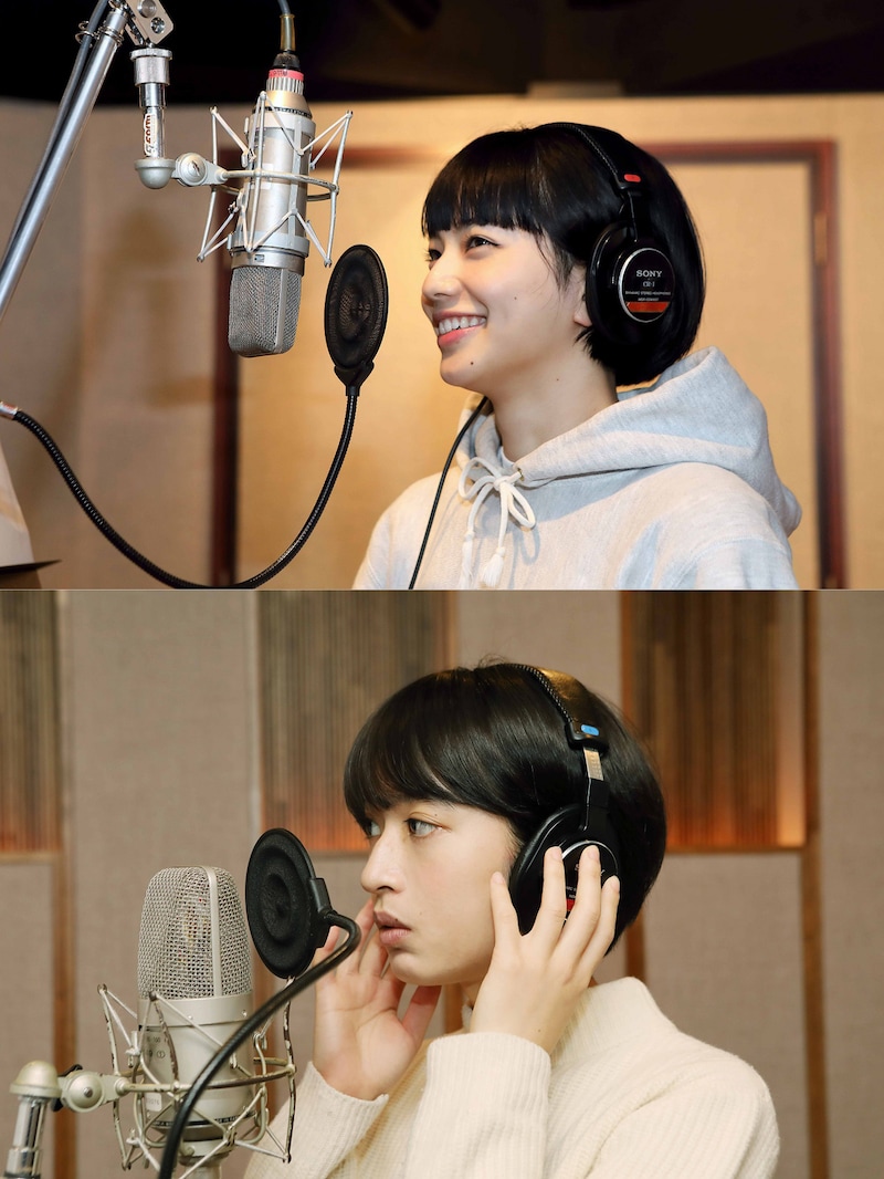 レコーディングをするハルレオ。上が小松菜奈演じるレオ、下が門脇麦演じるハル。