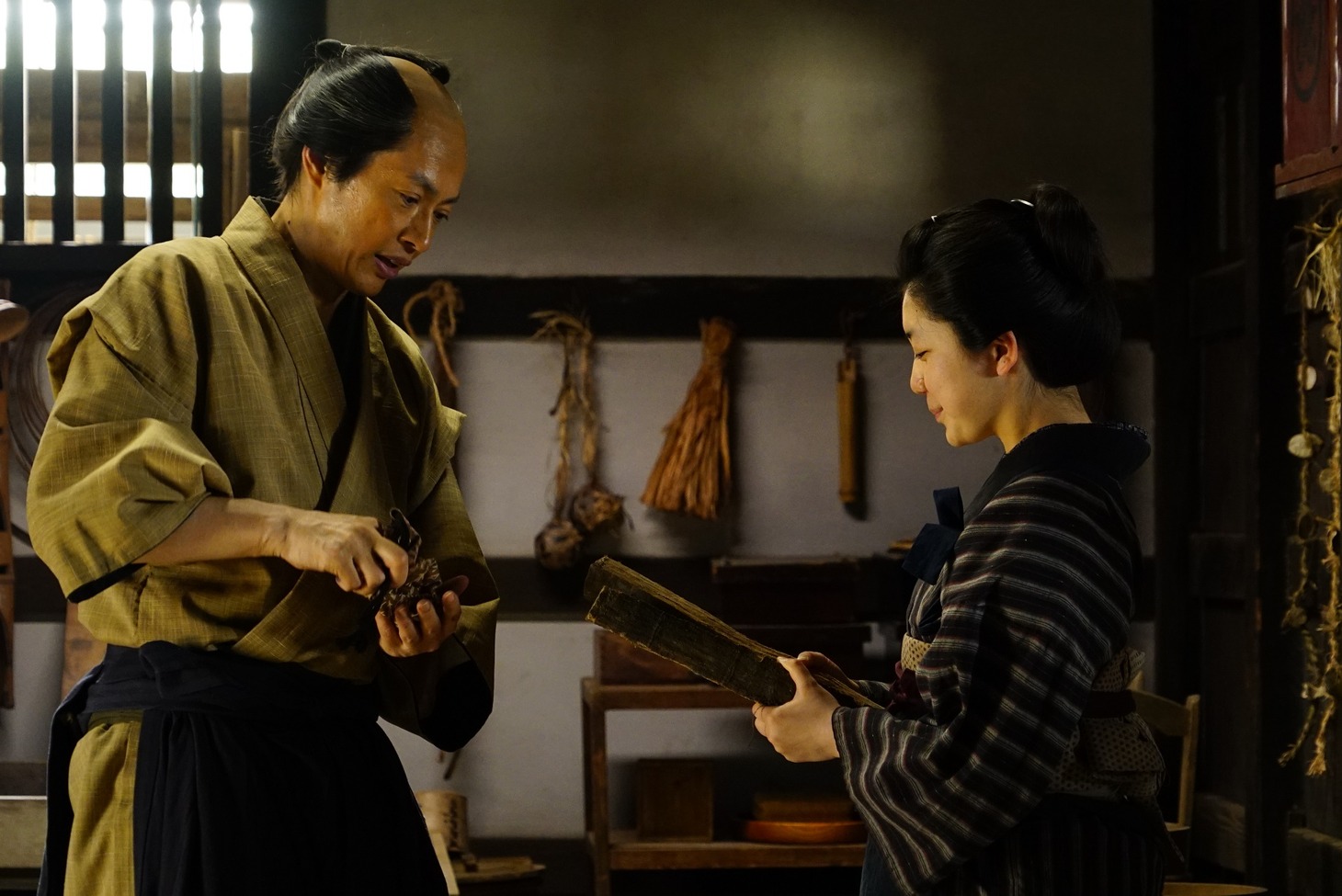 映画「二宮金次郎」の新場面写真。