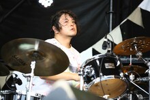 Buffalo Daughterのサポートを務めた松下敦（Dr）。