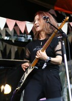 Buffalo Daughterのシュガー吉永（G, Vo, TB-303）。