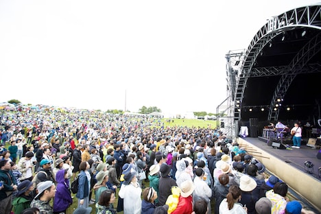 ハナレグミのライブの様子。