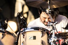 toeの柏倉隆史（Dr）。