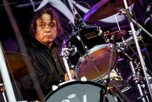 ZAZEN BOYSの松下敦（Dr）。