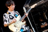 ZAZEN BOYSの吉兼聡（G）。