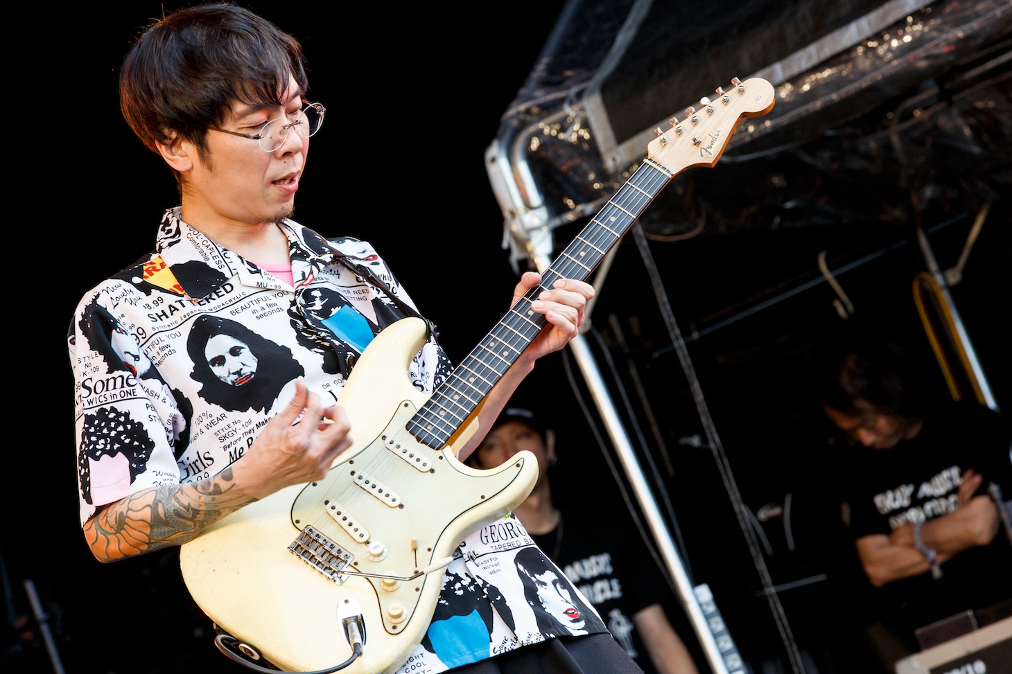 ZAZEN BOYSの吉兼聡（G）。
