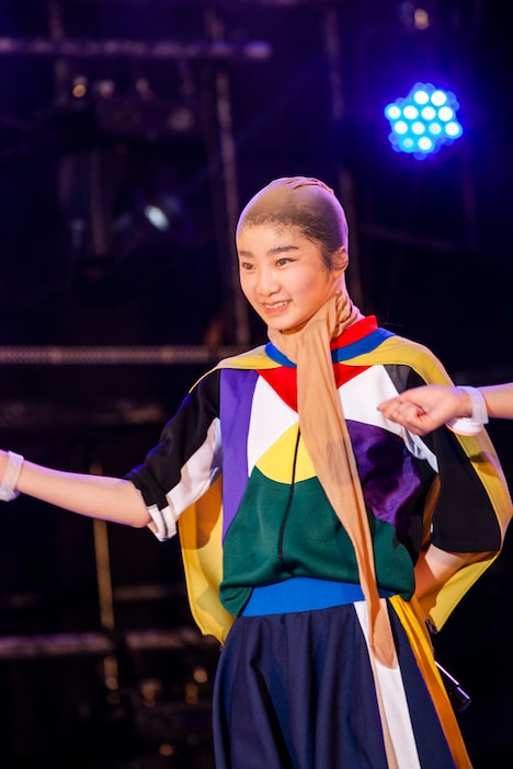 パンストをかぶったナルハワールド。（撮影：外林健太）