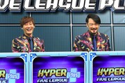 左から純烈の後上翔太、小田井涼平。(c)フジテレビ