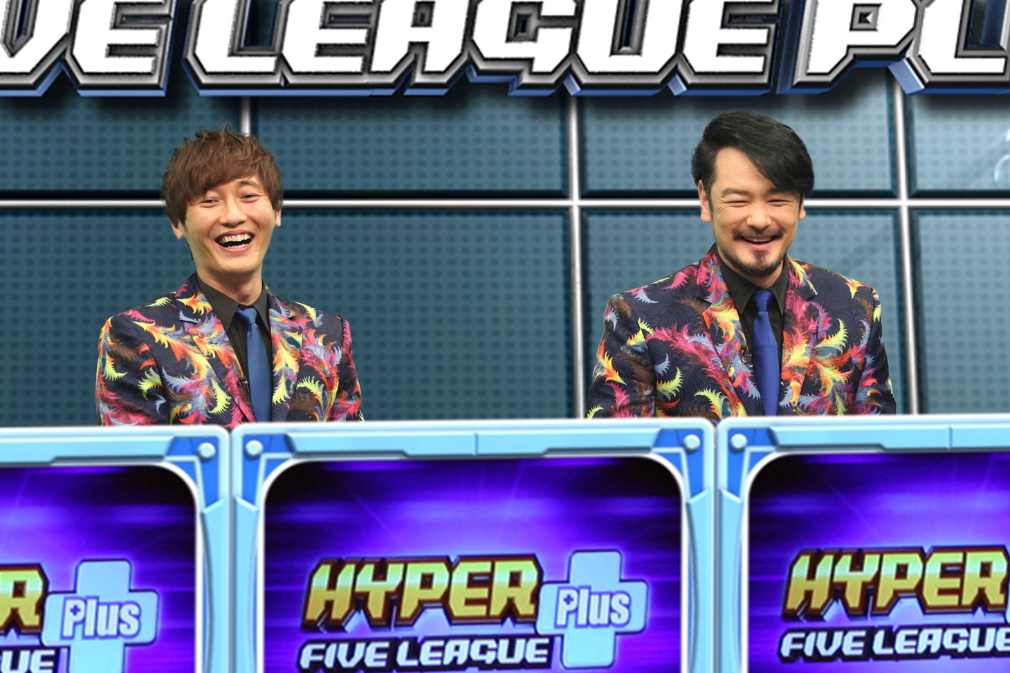左から純烈の後上翔太、小田井涼平。(c)フジテレビ