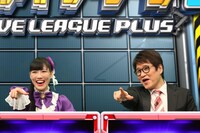 左から高城れに（ももいろクローバーＺ）、林修。(c)フジテレビ