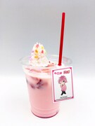 「すとぷりかふぇ」の「さとみくん（いちごみるく）」。