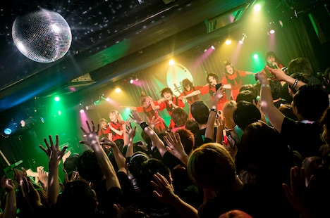 WAggのライブの様子。(Photo by Sotobayashi Kenta)