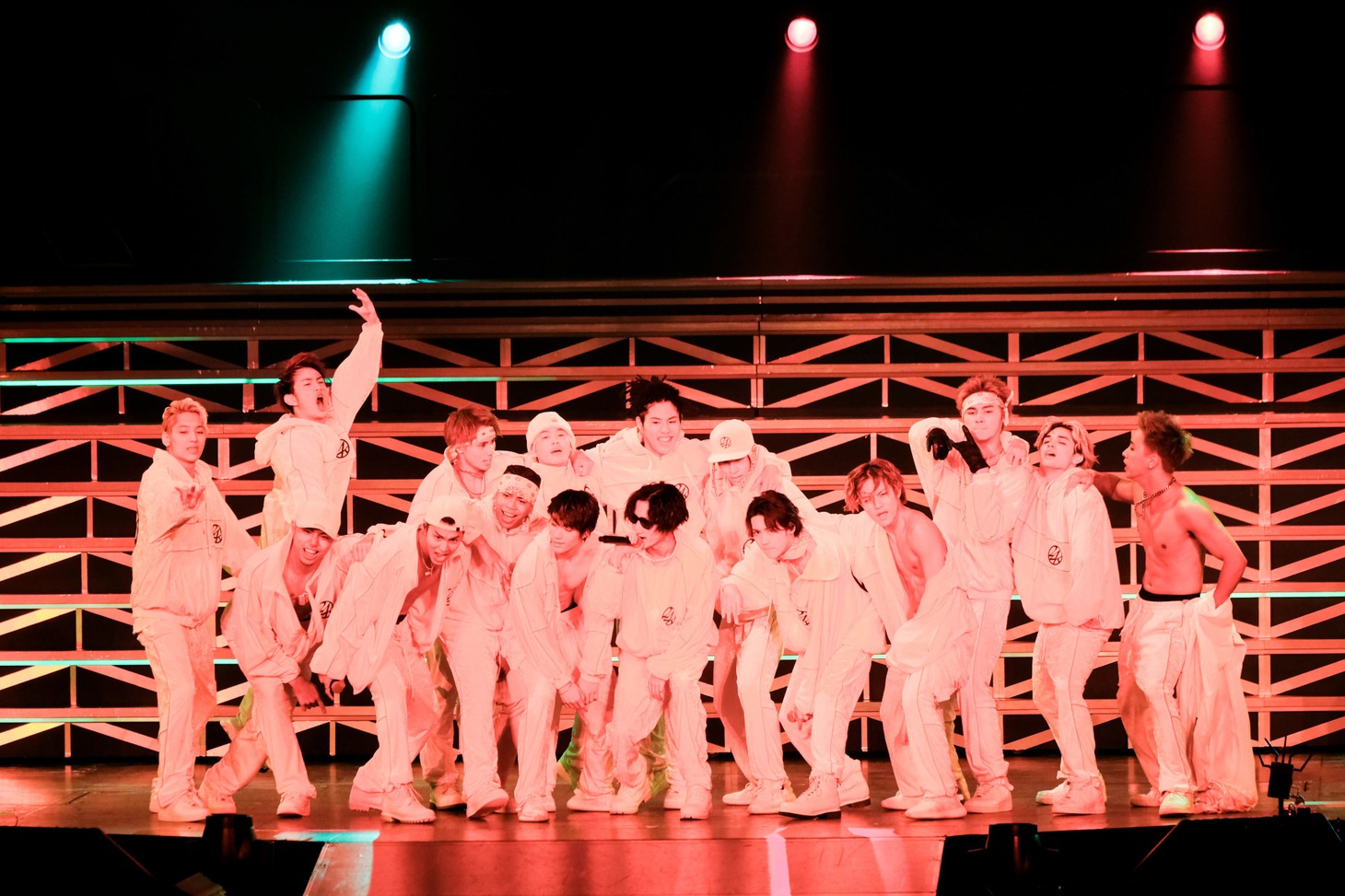 「THE RAMPAGE LIVE TOUR 2019 "THROW YA FIST"」北海道・真駒内セキスイハイムアリーナ公演の様子。（写真提供：エイベックス・エンタテインメント）