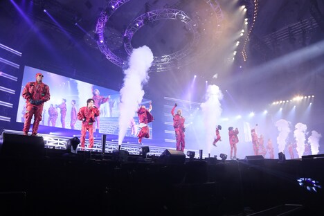 「THE RAMPAGE LIVE TOUR 2019 "THROW YA FIST"」北海道・真駒内セキスイハイムアリーナ公演の様子。（写真提供：エイベックス・エンタテインメント）
