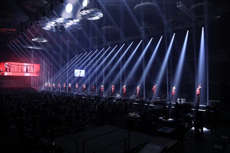 「THE RAMPAGE LIVE TOUR 2019 "THROW YA FIST"」北海道・真駒内セキスイハイムアリーナ公演の様子。（写真提供：エイベックス・エンタテインメント）