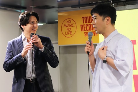 左から伊礼彼方、藤井隆。