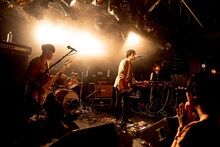 テスラは泣かない。（撮影：酒井ダイスケ）