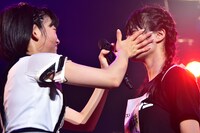 左から水春、吉瀬真珠。