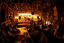 EGO-WRAPPIN'のパジャマライブの様子。（撮影：藤井拓）