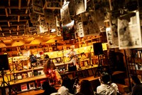 EGO-WRAPPIN'のパジャマライブの様子。（撮影：藤井拓）