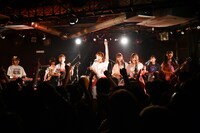 ザ・コインロッカーズ「SHOCASE LIVE SPECIAL」の様子。