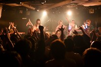 ザ・コインロッカーズ「SHOCASE LIVE SPECIAL」の様子。