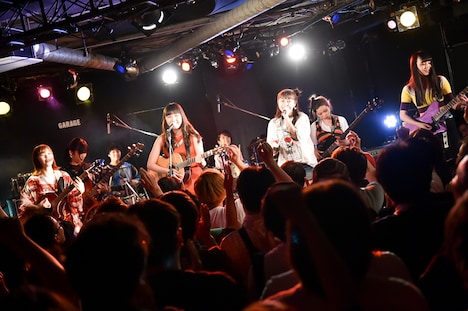 ザ・コインロッカーズ「SHOCASE LIVE SPECIAL」の様子。