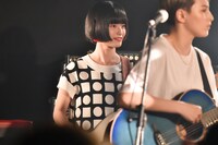 鏡味のぞみ（奥）