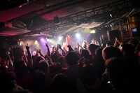 ザ・コインロッカーズ「SHOCASE LIVE SPECIAL」の様子。