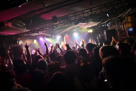 ザ・コインロッカーズ「SHOCASE LIVE SPECIAL」の様子。