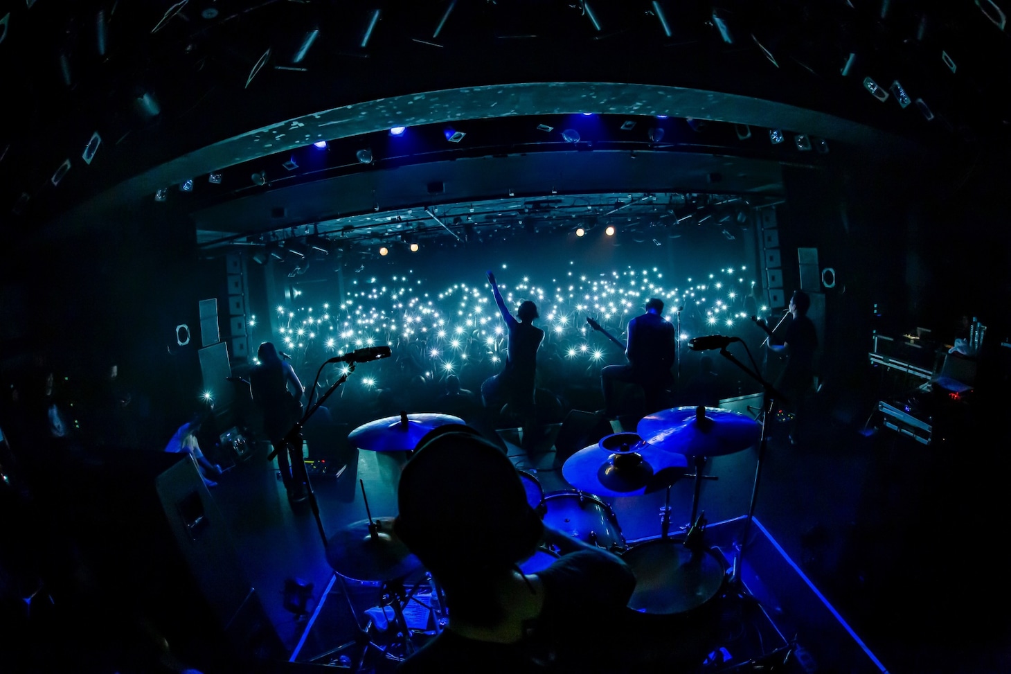 「“THE FIRE STILL BURNS” ～THE SIGN 再現ライブ～」の様子。（Photo by TAKASHI KONUMA）