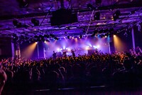 「“THE FIRE STILL BURNS” ～THE SIGN 再現ライブ～」の様子。（Photo by TAKASHI KONUMA）