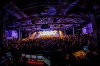 「“THE FIRE STILL BURNS” ～THE SIGN 再現ライブ～」の様子。（Photo by TAKASHI KONUMA）