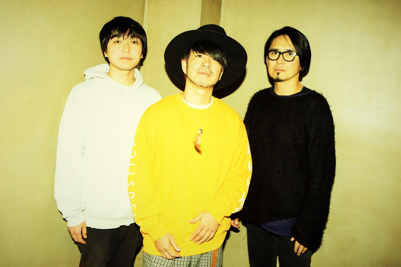 LOW IQ 01×BACK DROP BOMB、新代田FEVERの10周年記念で対バン