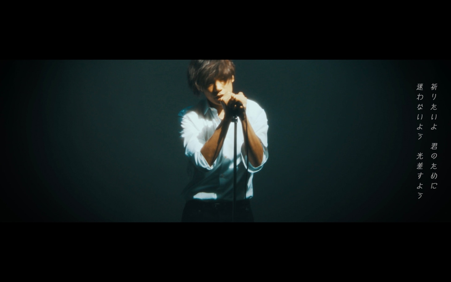 [ALEXANDROS]「Pray」MVのワンシーン。