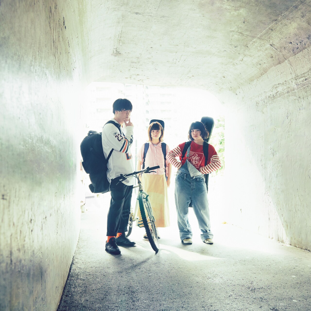 本日高校卒業ひかりのなかに、来月デビュー作「トーキョー最前線」リリース