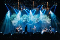 「CROSSING CARNIVAL -visual edition-」でのodolとKITEによるコラボパフォーマンスの様子。