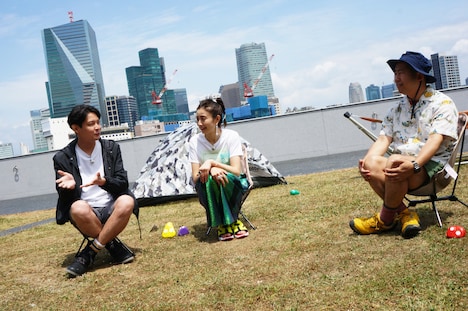 左から吉田大吾、 片瀬那奈、澤部佑。