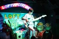 セッションする太陽（左）と一成（右）。