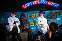 ダンスするノエル（左）と理紗（右）。