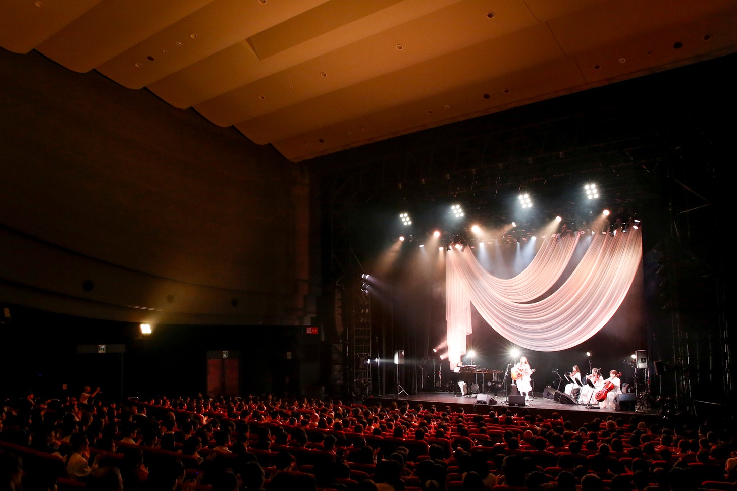 コレサワのツアーファイナルの様子。（撮影：小坂茂雄）