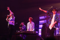 FLOWと杉本雄治（WEAVER）のコラボの様子。（撮影：石原汰一）