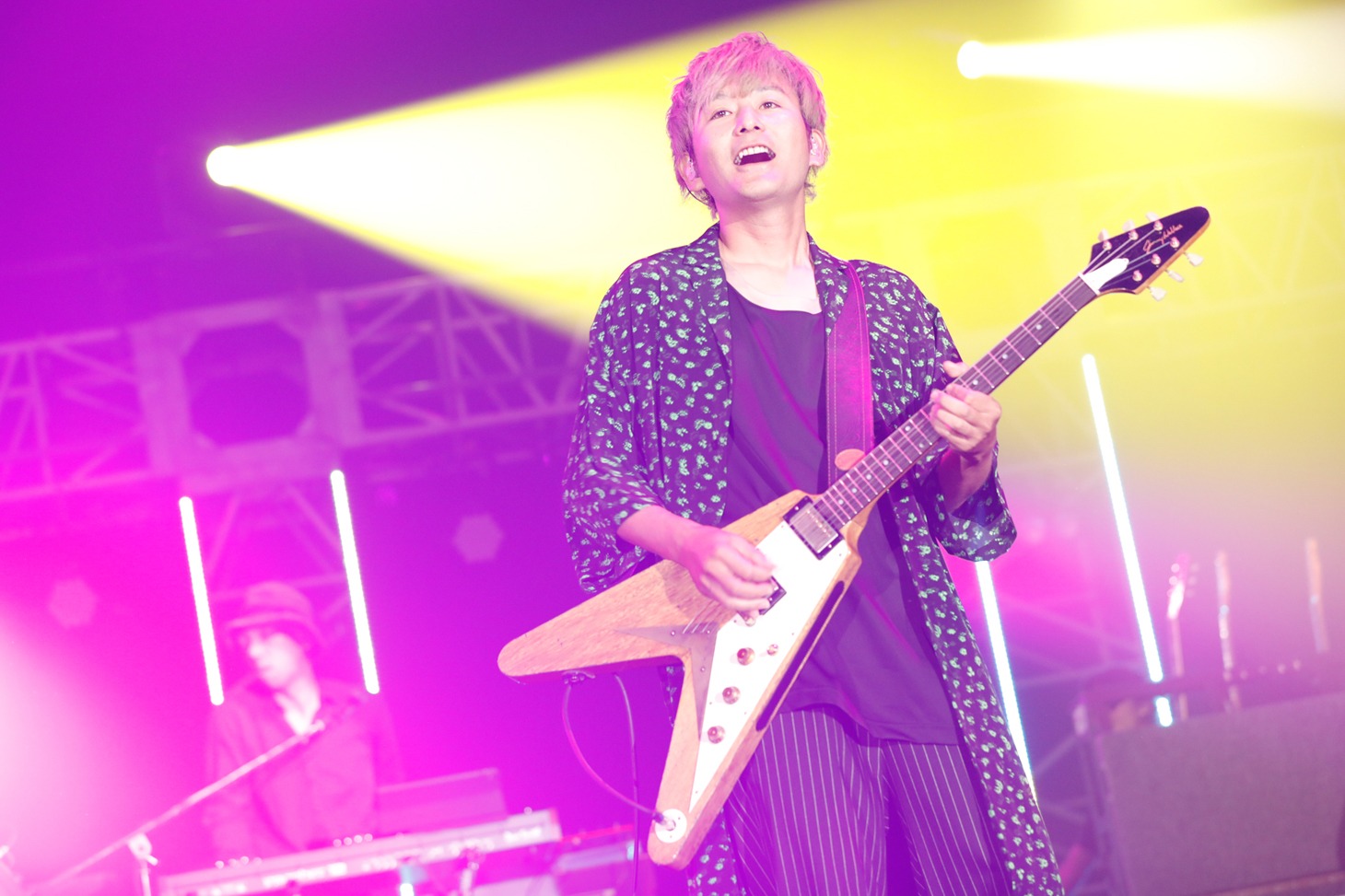 新藤晴一（ポルノグラフィティ） （撮影：山川哲矢）
