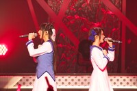 左から佐倉薫、M・A・O。（撮影：中村ユタカ）