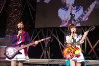 ライブ初参加の東城日沙子（左）と花井美春（右）。（撮影：中村ユタカ）