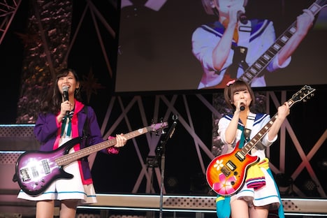 ライブ初参加の東城日沙子(左)と花井美春(右)。(撮影:中村ユタカ)