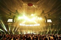 「LUNA SEA 30th anniversary LIVE -Story of the ten thousand days-」の様子。（撮影：田辺佳子、橋本塁）