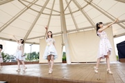 AKB48「梅雨を吹き飛ばせ」の様子。(c)AKS